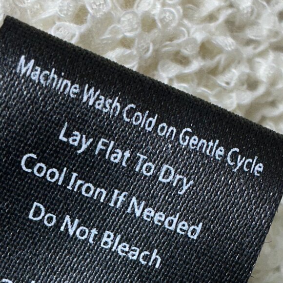 POL SWEATER-SMALL  PTP:22.50" - Picture 7 of 9